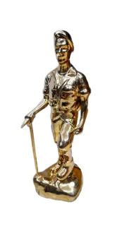 تندیس کوهنورد طلایی | مجسمه دکوری کوهنورد 36.5 سانتی  کد 3417