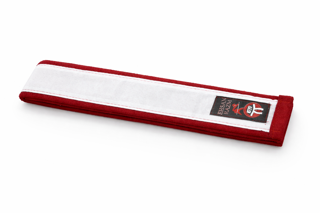 کمربند رزمی حرفه‌ای قرمز و سفید – کیفیت دوخت بالا با طراحی مقاوم و استاندارد تمرینی