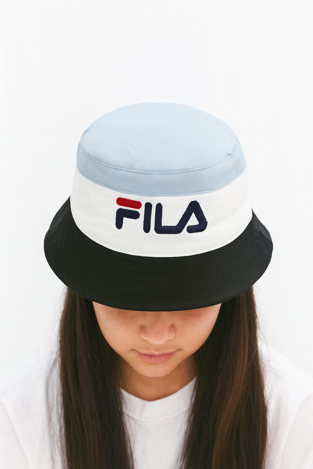 کلاه باکت FILA؛ ترکیب سادگی و جذابیت مدرن