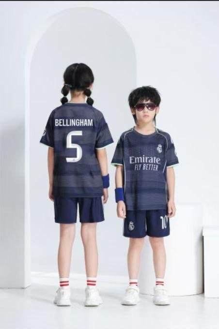 کیت فوتبال بچگانه رئال مادرید جود بلینگام 5 وارداتی | پیراهن و شورت کودک رنگ سرمه‌ای فصل 2024–2025