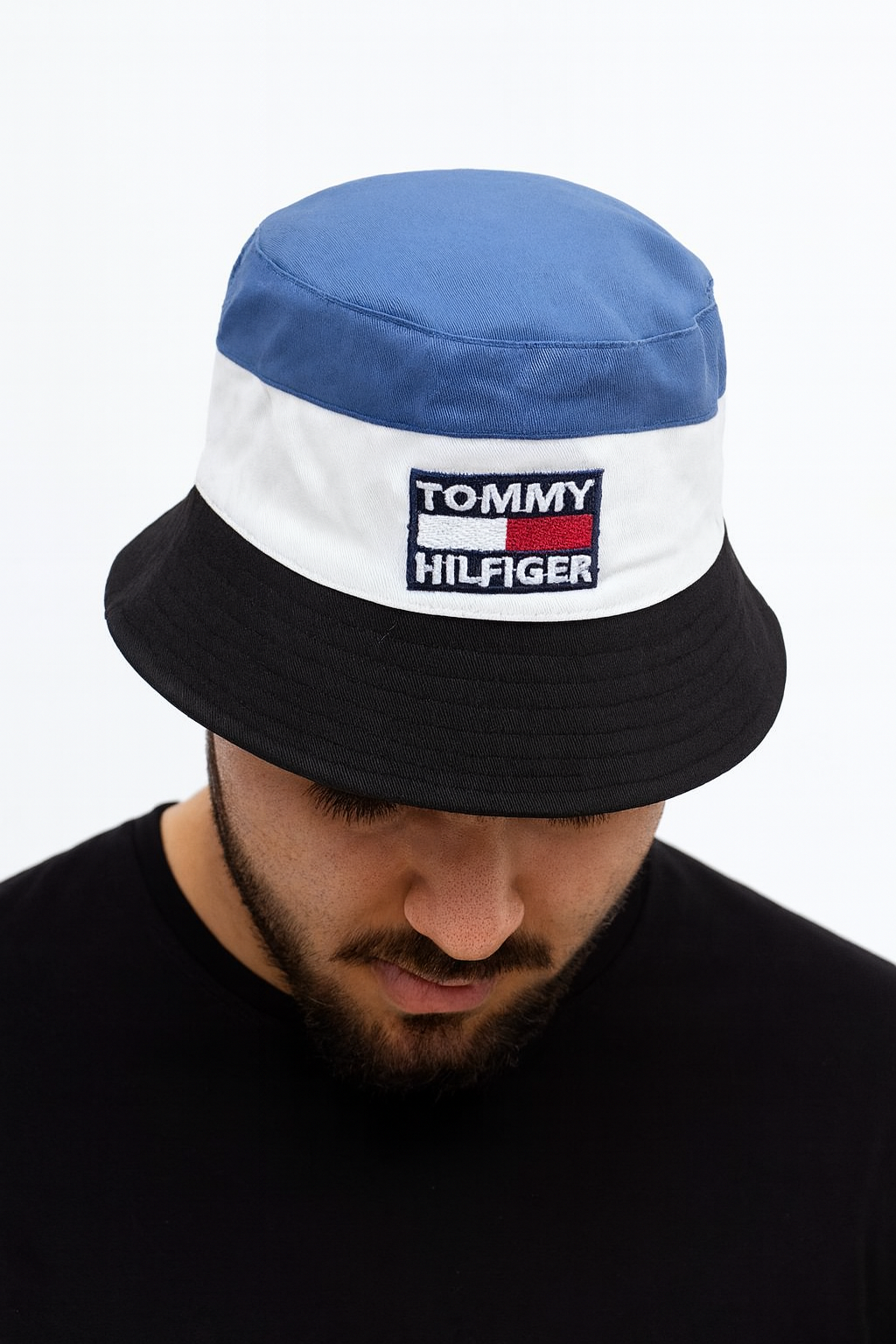کلاه باکت سه‌رنگ تامی هیلفیگر (Tommy Hilfiger)