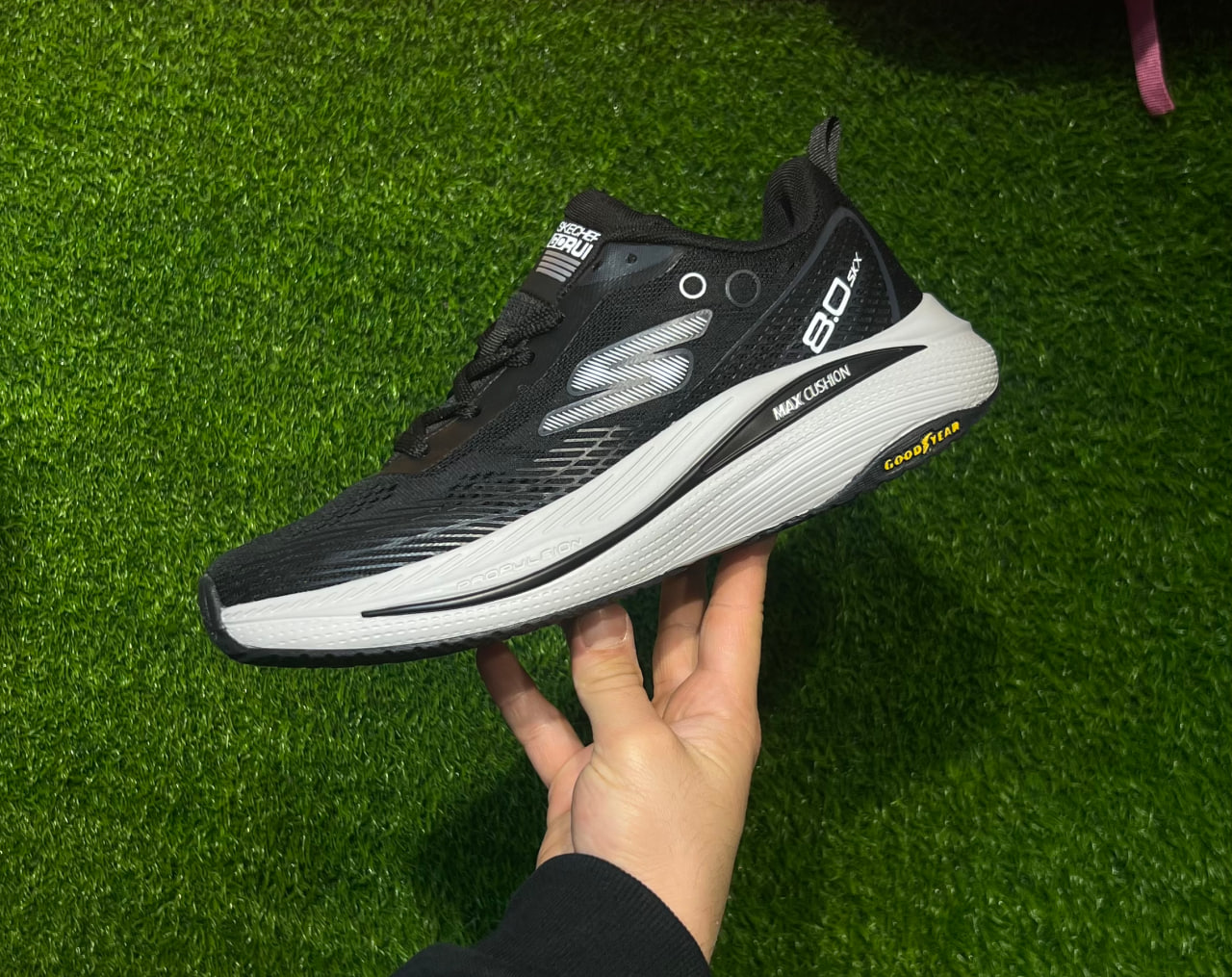 کفش رانینگ مردانه Skechers Max Cushion 8.0 | سبک، راحت و مناسب دویدن حرفه‌ای