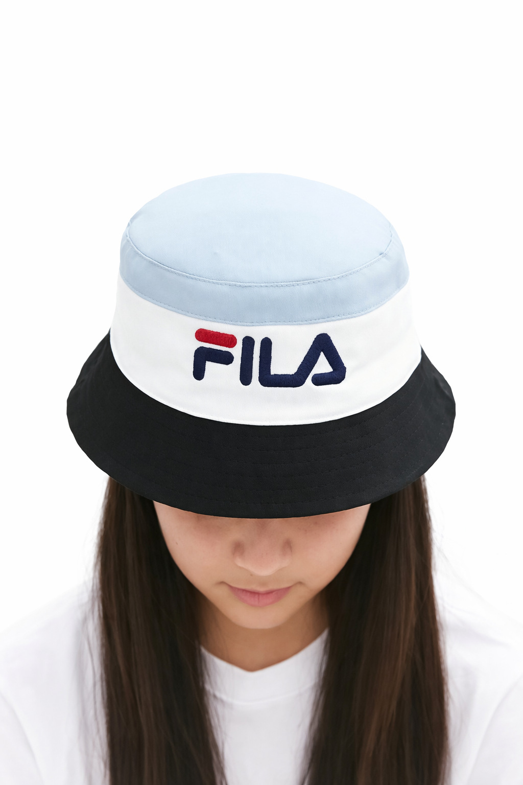 کلاه باکت FILA؛ ترکیب سادگی و جذابیت مدرن