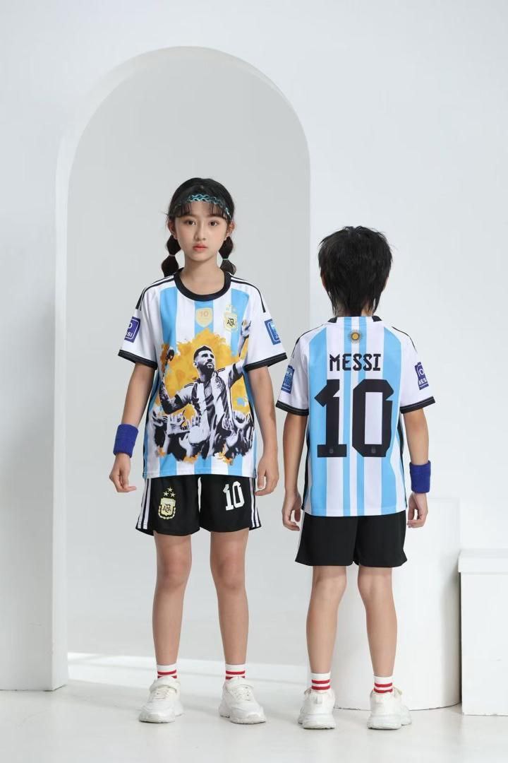 کیت فوتبال بچگانه آرژانتین لیونل مسی 10 وارداتی | پیراهن و شورت کودک طرح ویژه تیم ملی
